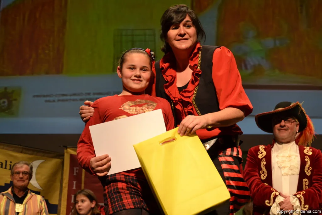 Premiada de la Filà Piratas Berberiscas en el concurso de dibujo