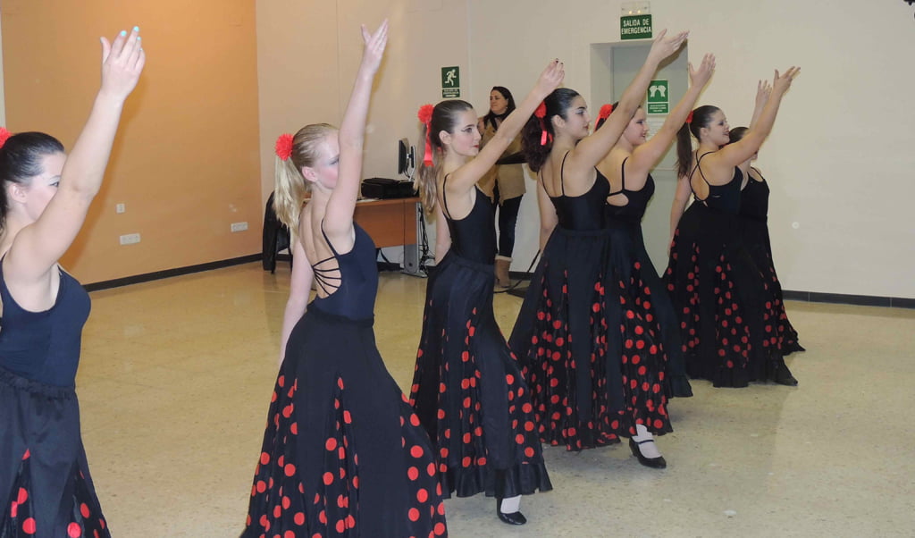 Alumnas de baile en la actuación del FIC en la Pedrera