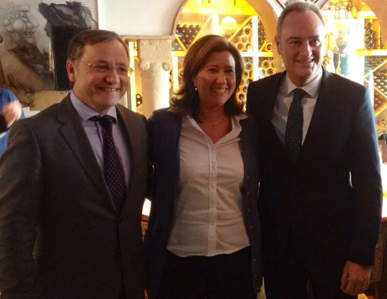 La Generalitat aprueba el cambio de destino del dinero del Plan Confianza en Dénia 1 Ana kringe junto a Moragues y Fabra