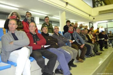 Asistentes a la charla sobre las prospecciones petrolíferas en el Golfo de valencia
