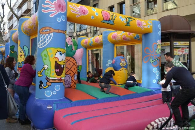 Castillos hinchables en la calle campos