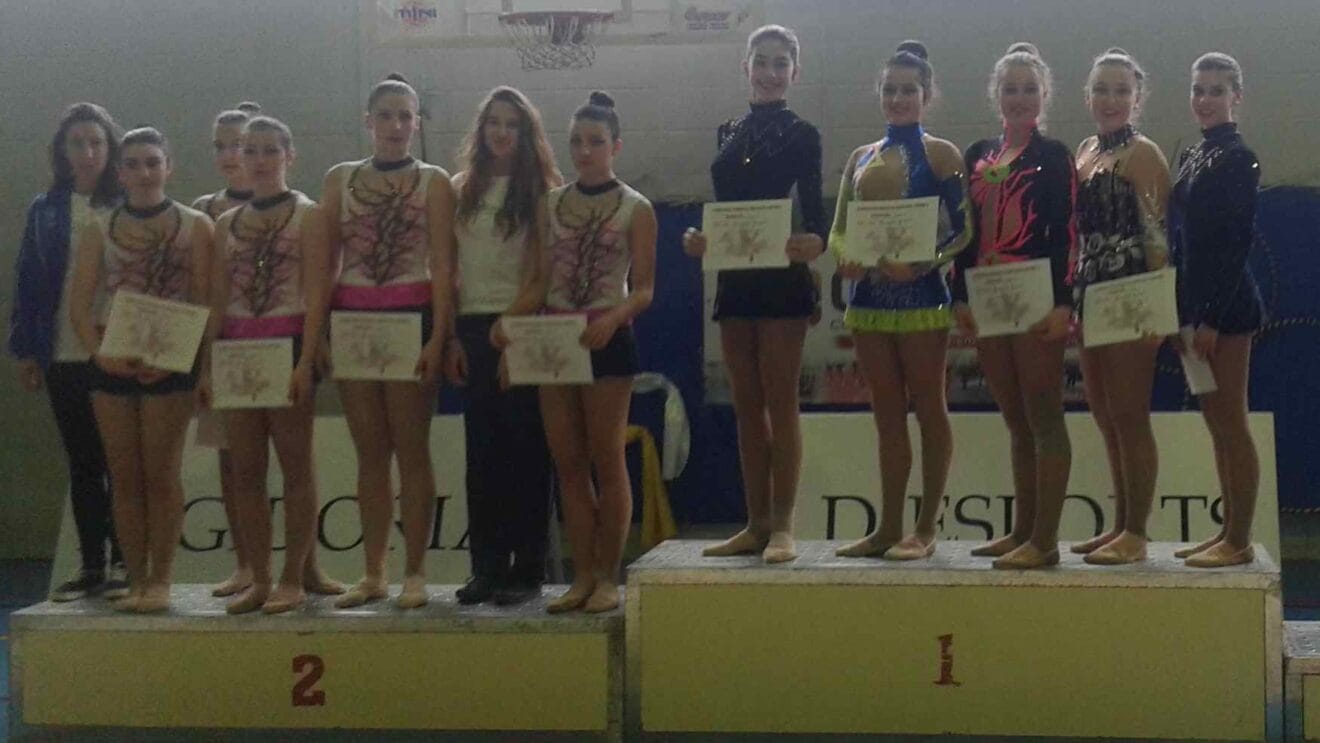 Podium Conjuntos juveniles