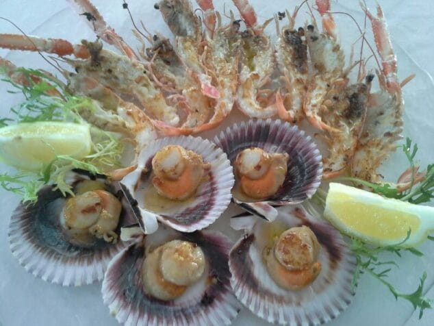 Entrante del menú especial para celebrar las Jornadas de la Gamba y el Erizo de Restaurante Mena