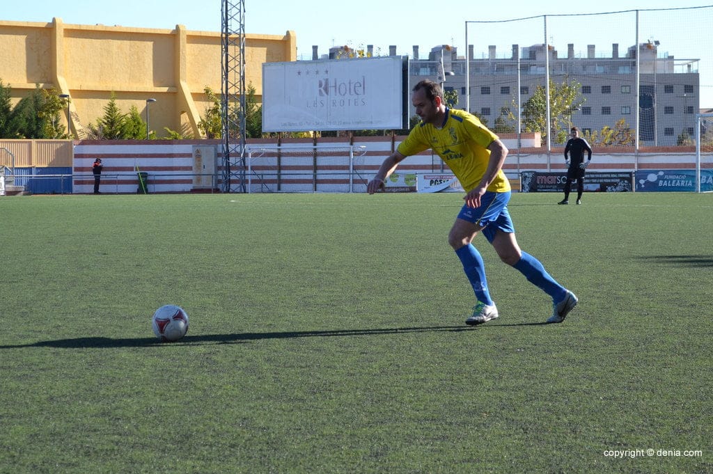 Gervasio con su gol salvó al CD. Dénia de su derrota