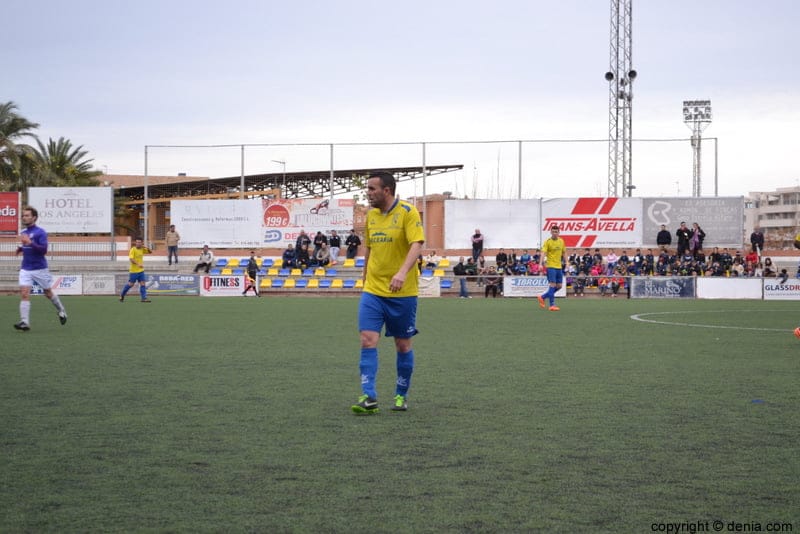 El CD. Dénia da la baja a Pepe Gómez y Javi García 2 Javi García ya no marcará goles con el CD. Dénia