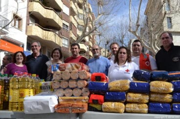 La Mesa Solidaria con los alimnentos recogidos en el Mig Any de la fiesta mayor
