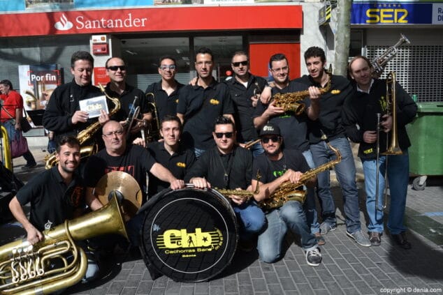 La charanga Cachorras Band en el Mig Any de la Festa Major