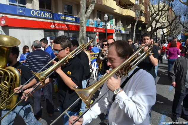 Músicos en el Mig Any de Bous a la Mar