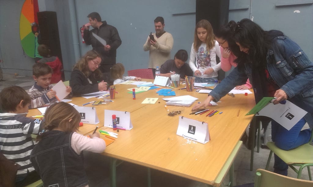 Taller de manualidades en Domingos en Familia