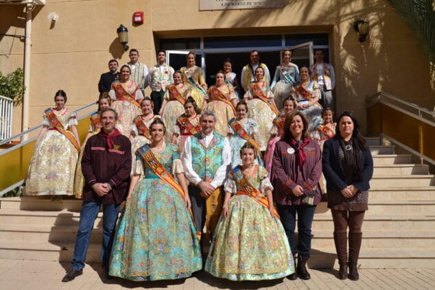 Visita de las Falleras Mayores y la Junta Local a la Residencia de Ancianos