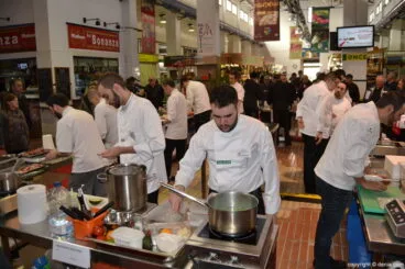 Concurso Internacional de Cocina Creativa de la Gamba Roja de dénia en el Mercat Municipal
