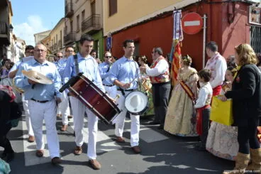 Cachorras Band en el Día de la Bandera del oeste