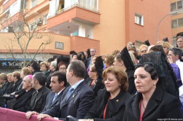 Tribuna de autoridades de la procesión diocesana de Dénia