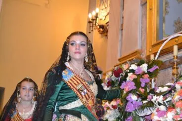 Ofrenda de flores Fallas de Dénia 2014 – Ofrenda de Sara Femenía