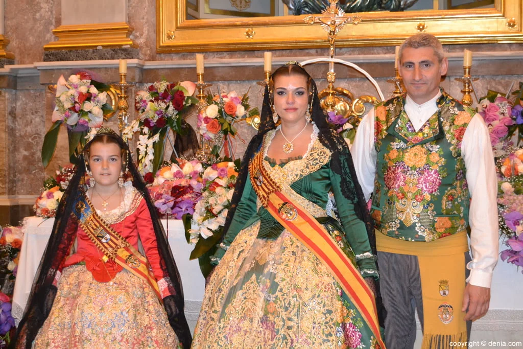 Ofrenda de flores Fallas de Dénia 2014 – Falleras Mayores de Dénia y presidente de Junta Local