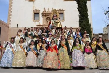 Ofrenda de flores Fallas de Dénia 2014 – Los cargos 2014 de las fallas de Dénia