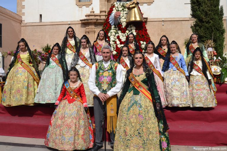 Ofrenda de flores Fallas de Dénia 2014 - Falleras Mayores y sus cortes de honor