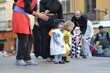 Desfile de disfraces en el carnaval de Dénia 2014