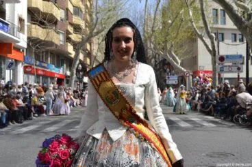 Ofrenda de flores Fallas de Dénia 2014 – Les Roques – Aroa Forment