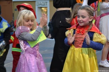 Desfile de disfraces en el carnaval de Dénia 2014