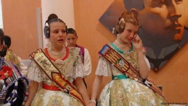 Adela Chornet y Carla Cabrera en los premios infantiles