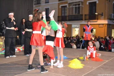 Desfile de disfraces en el carnaval de Dénia 2014