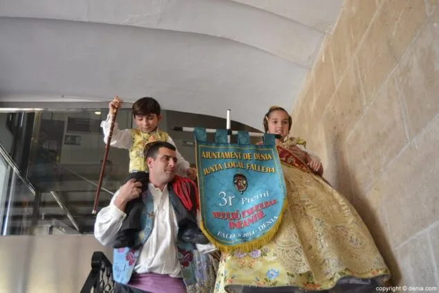 32 Falla París Pedrera 3º premio de Categoría Especial de las fallas infantiles 2014