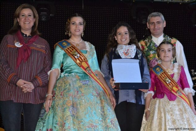 32 Segundo premio de presentador 2014