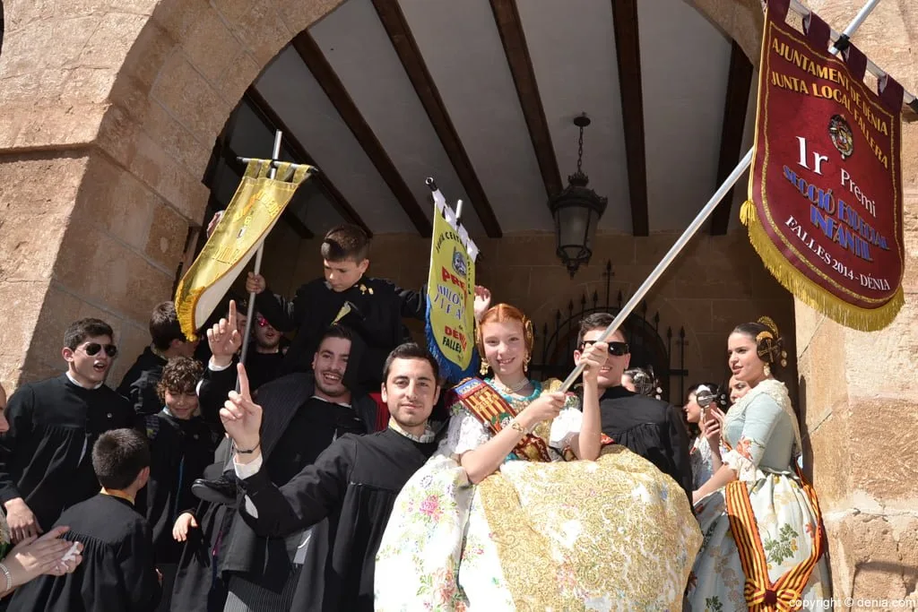 La Falla Centro celebra su primer premio en infantiles