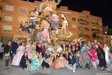 La comisión de Baix La Mar celebrando su primer premio