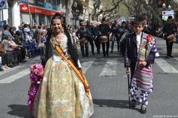 Ofrenda de flores Fallas de Dénia 2014 – Baix la Mar – Carla Cabrera y Óscar Comes