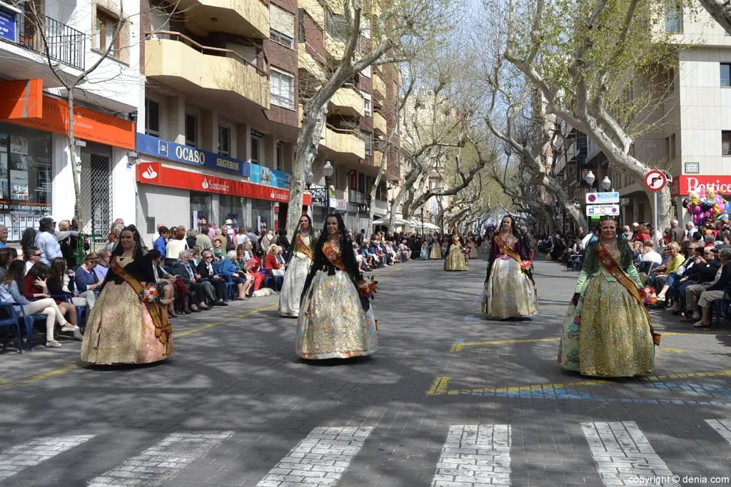 Ofrenda de flores Fallas de Dénia 2014 - Junta Local Fallera - Corte de honor de la Fallera Mayor