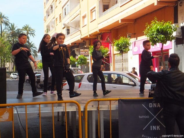 Actuación infantil Fiesta Primavera DNA ink