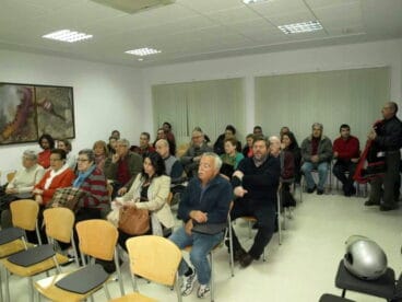 Asistentes a la mesa redonda sobre sondeos petrolíferos