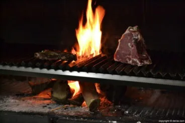 Carnes a la brasa en Mesón Asador Gallego