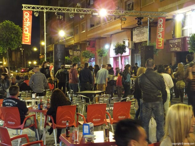 Escenario fiesta Primavera DNA ink