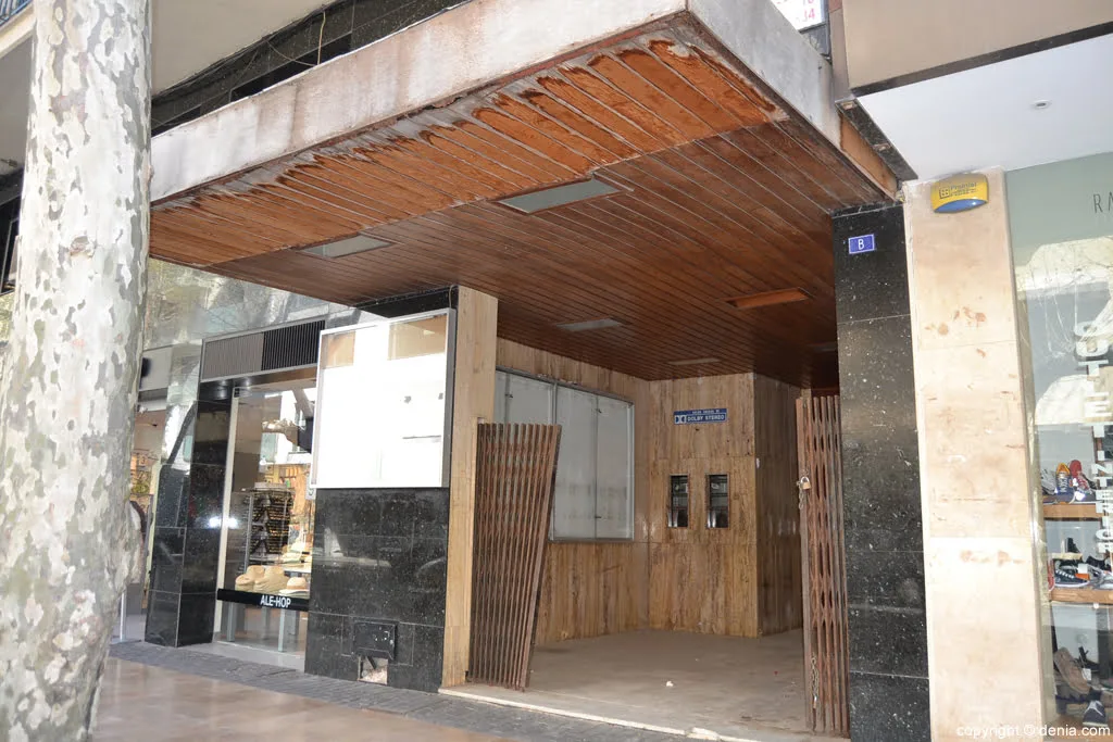 Fachada del antiguo Cine Condado de Dénia