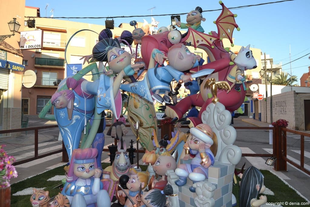 Los monumentos infantiles de las fallas de Dénia 2014 1 Falla Baix la Mar infantil 2014