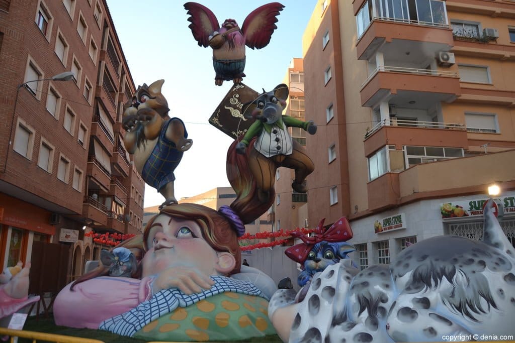 Así son los monumentos de las Fallas de Dénia 2014 4 Falla París Pedrera 2014