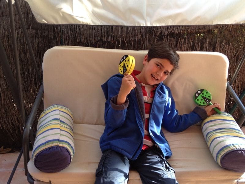 Jaime feliz a su vuelta del cole