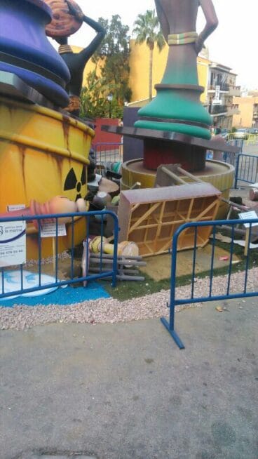 La Falla Roques con daños
