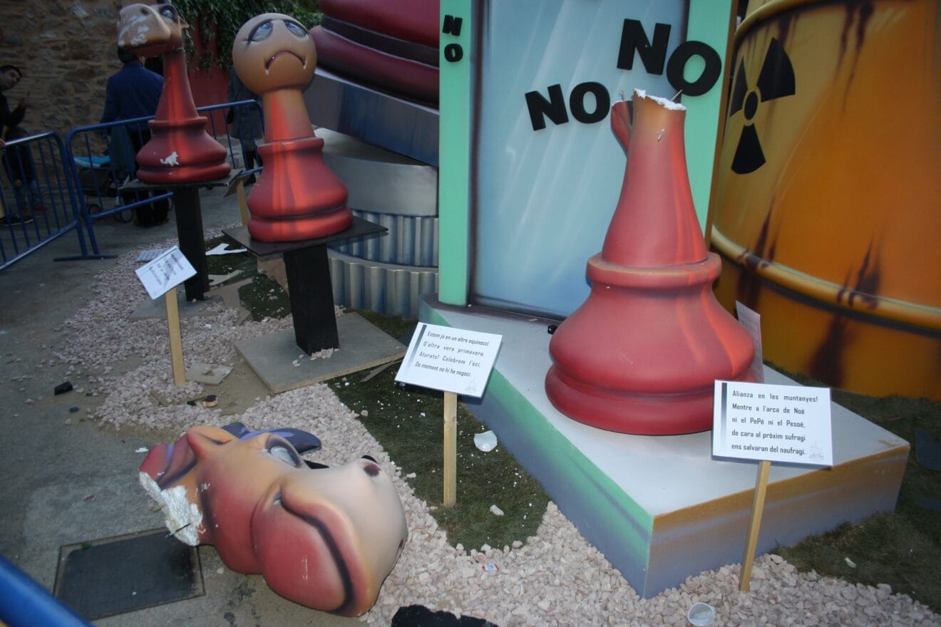 Ninot de la Falla Roques Roto