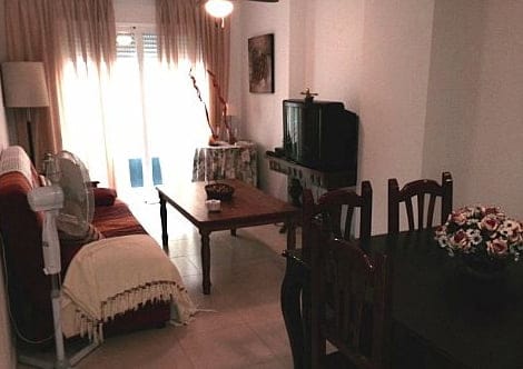 Piso centrico de 3 habitaciones en muy buen estado y amueblado