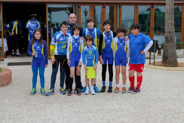 Saúl Escobar y alumnos