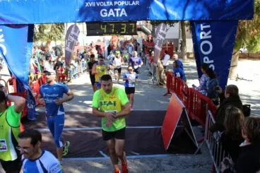 Toni Torres entrando en meta