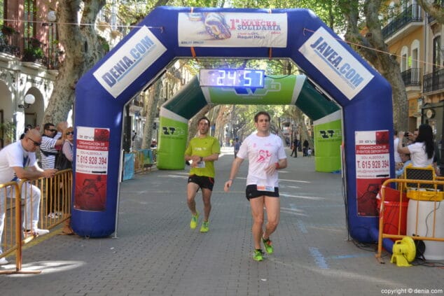 04 Arribada dels participants de la I Marxa Solidària a favor del Raquel Payà