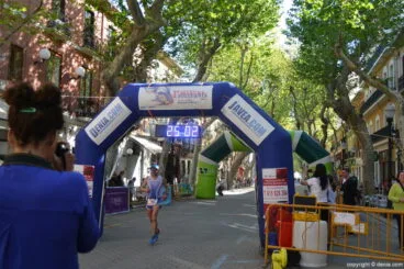 Llegada de los participantes de la I Marcha Solidaria a favor del Raquel Payà