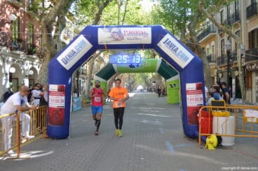 Llegada de los participantes de la I Marcha Solidaria a favor del Raquel Payà