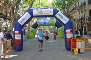 Llegada de los participantes de la I Marcha Solidaria a favor del Raquel Payà