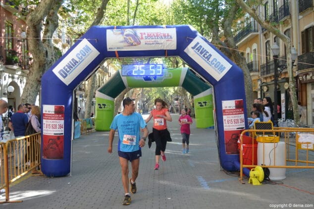 10 Arribada dels participants de la I Marxa Solidària a favor del Raquel Payà